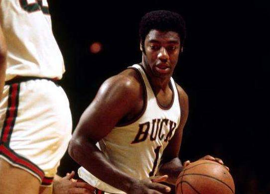 他在进攻端 他在进攻端