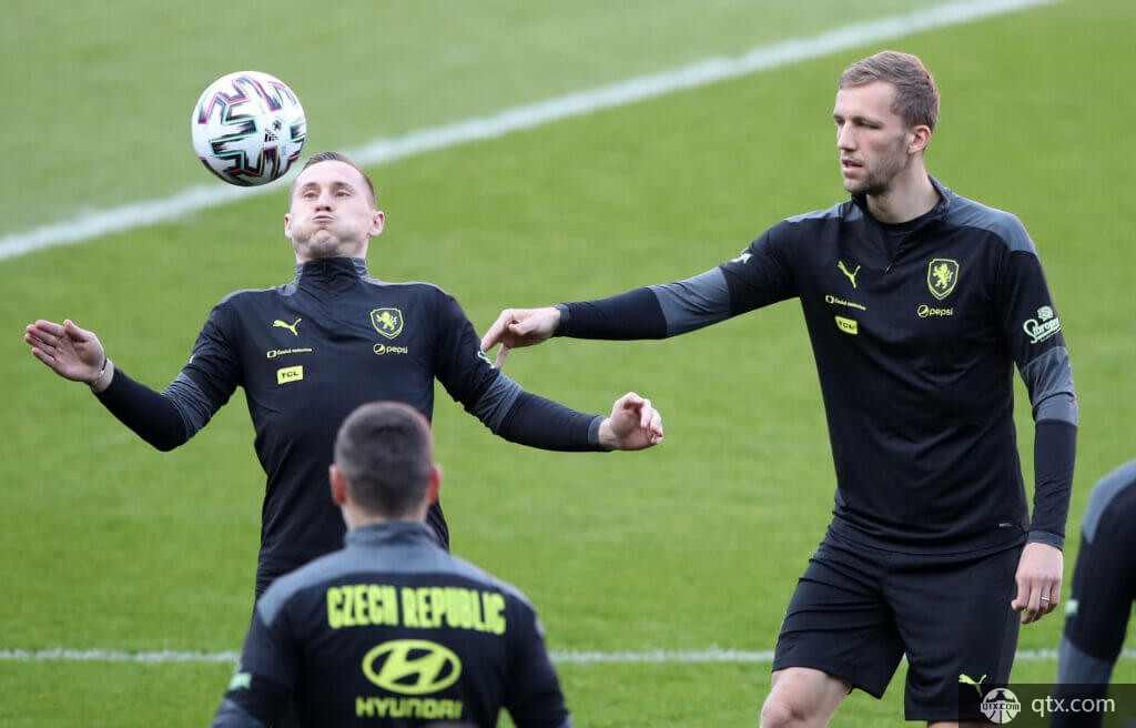 市场侧的影 市场侧的影